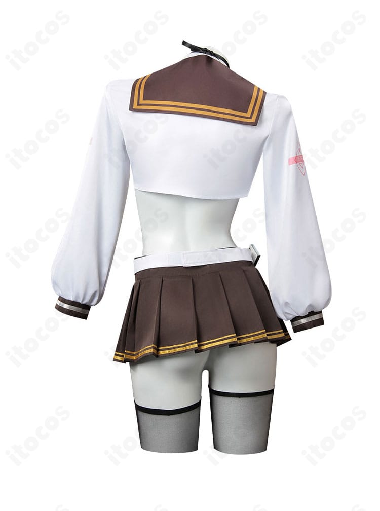 背面写真。エプロンの背中側の結びや披肩の落ち感、背面の装飾配置を確認できる画像。