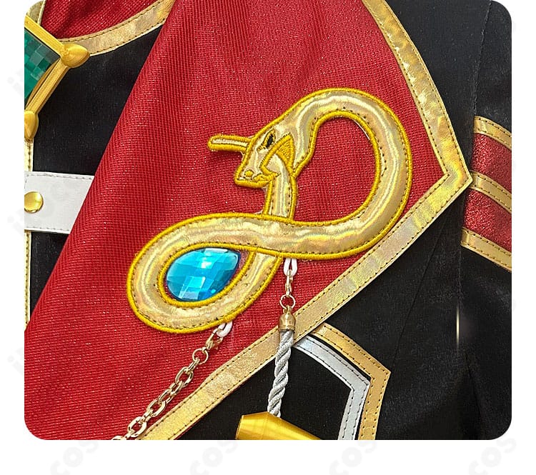 ウロボロス衣装の衣領装飾クローズアップ。重厚なモチーフを丁寧に表現。