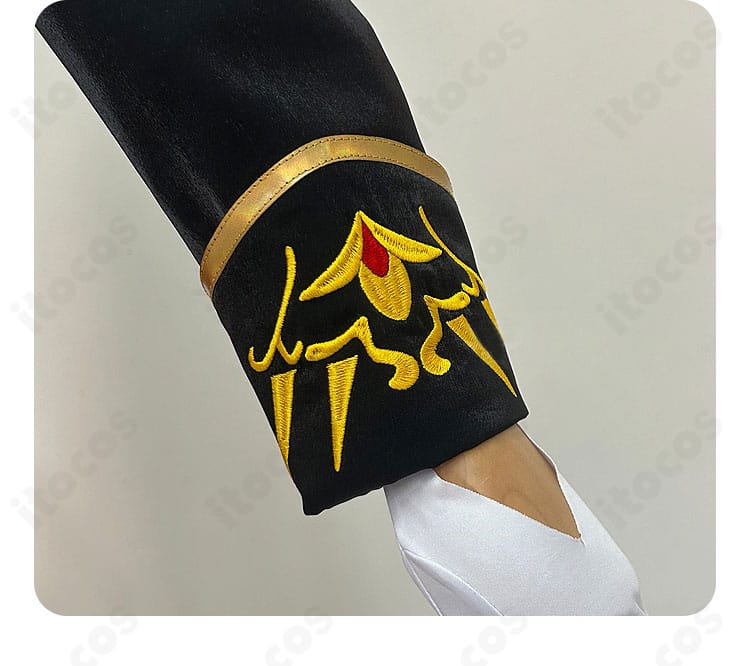 ウロボロス衣装の袖口アップ。丁寧な縫製と繊細な装飾を確認できる。