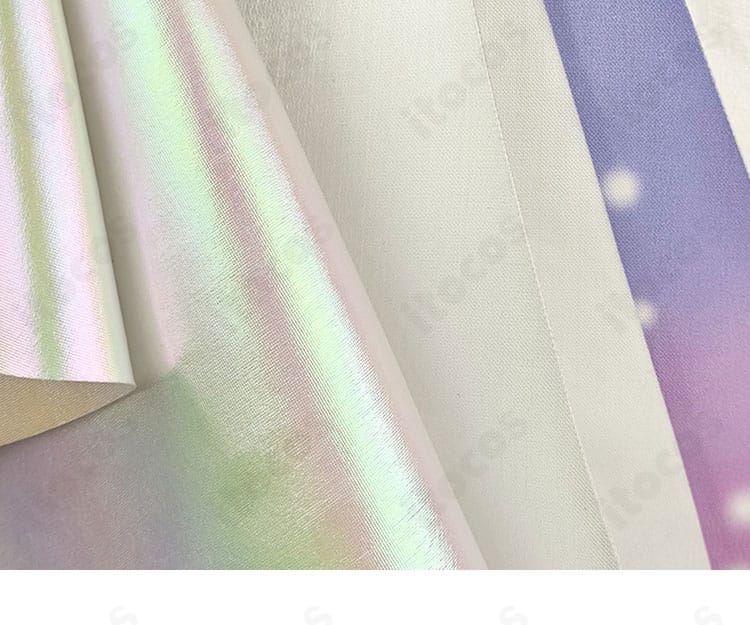 衣装各部の装飾ディテール。高品質素材と縫製のこだわりを示す近接写真。