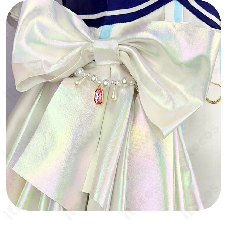 腰の大きな蝶結び装飾のアップ。立体感と配色が映える華やかなデザイン。