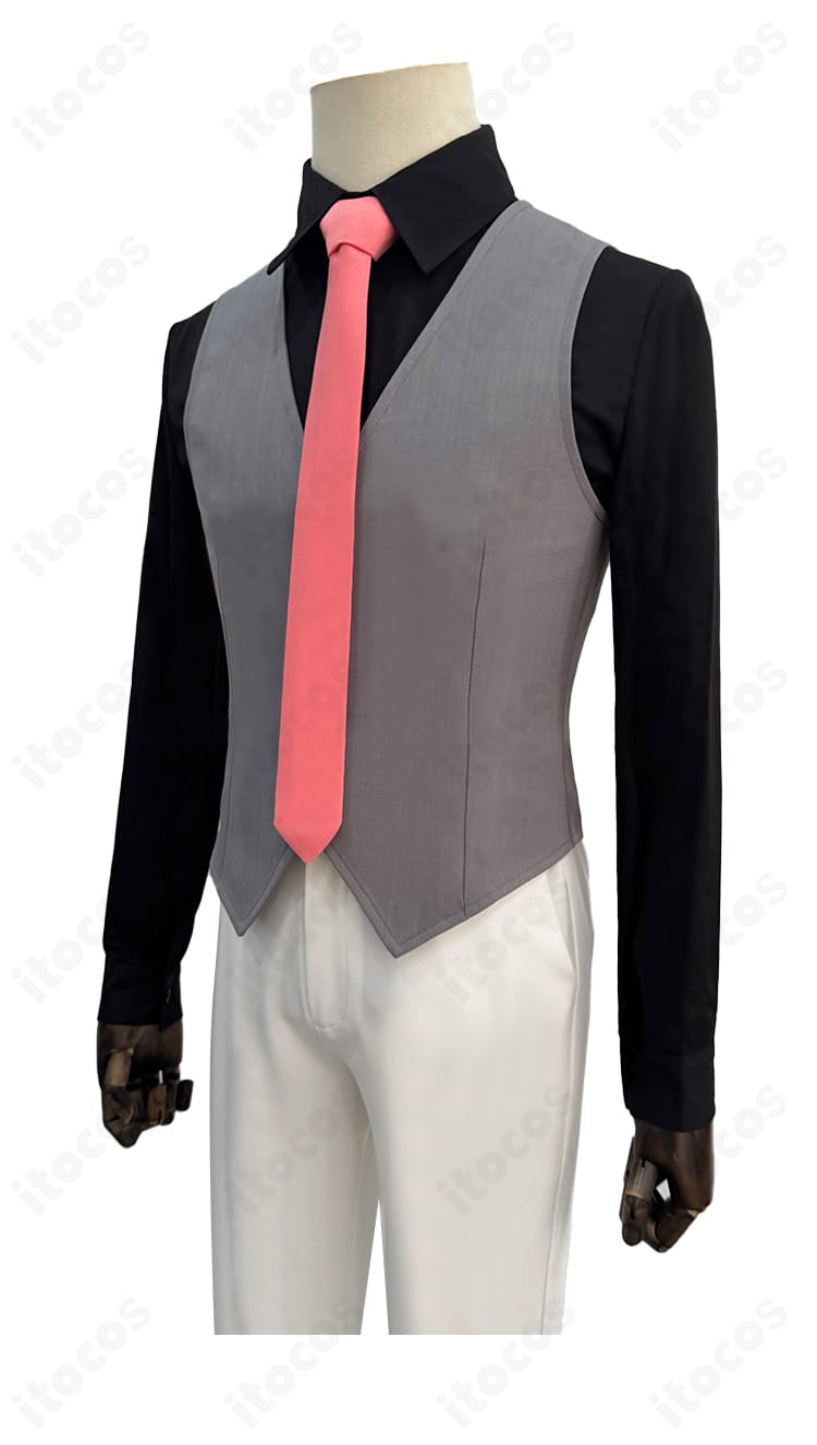 内側の裏地と縫製ディテールのクローズアップ。当て布やステッチワークの仕上がりを示すディテール写真。