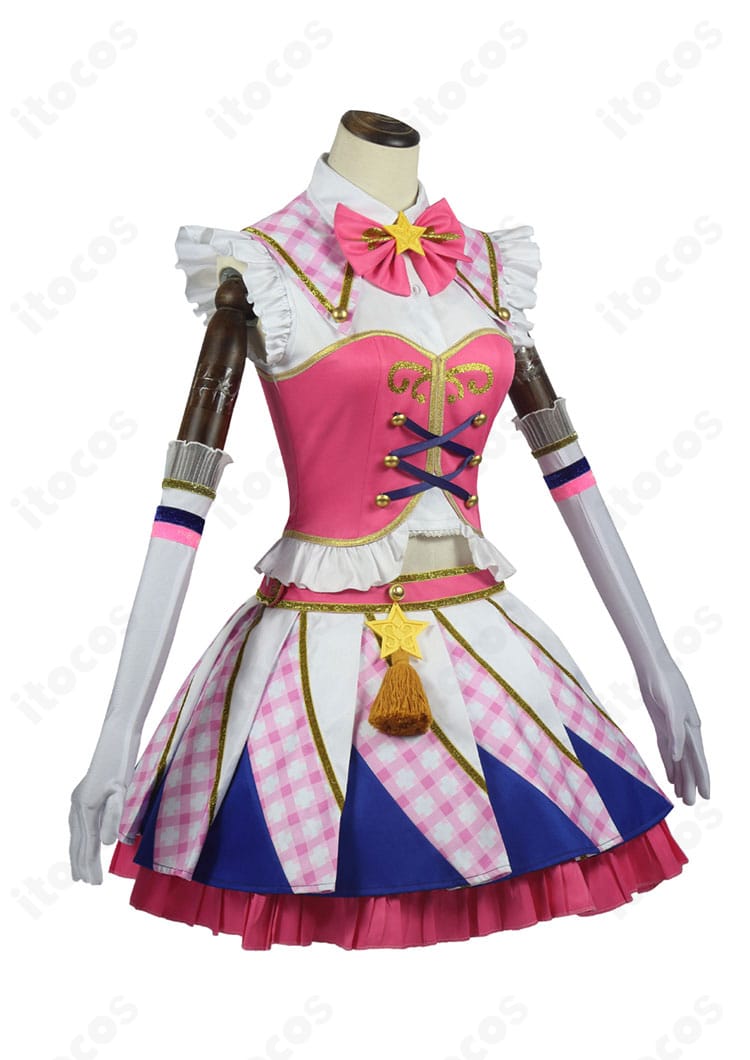 星宮いちご Soleilコスプレ衣装の側面。ウエストシェイプとスカートの広がり、装飾ラインの配置が際立つシルエット。