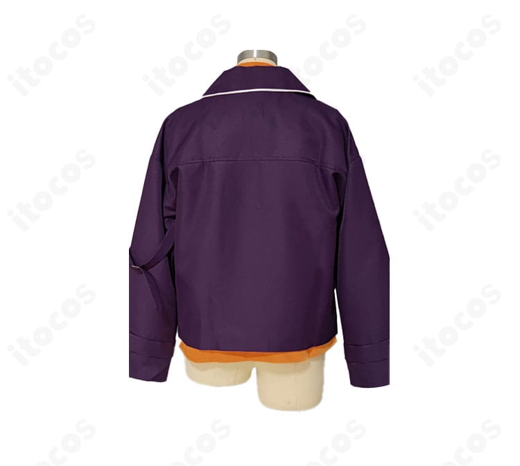 月永レオ 秋〜冬私服コスプレの背面。背中のラインや裾の処理など仕上がりの美しさが見える画像。