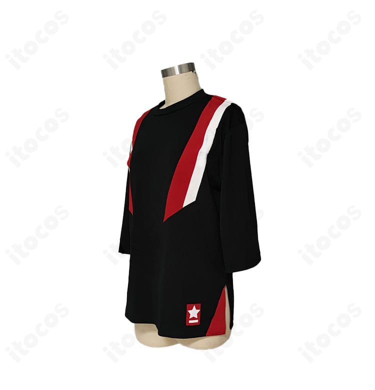 守沢千秋 私服（春～夏）コスプレ衣装の側面ショット。ラインが崩れにくいシルエットで、横からの撮影でも整った印象をキープ。