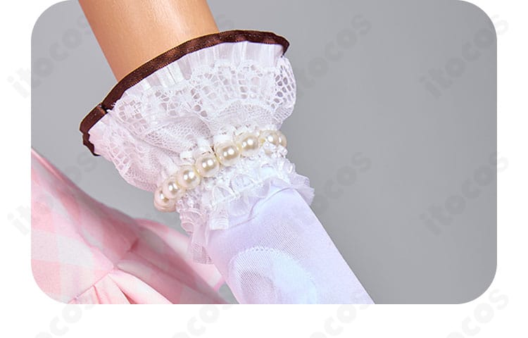 花里みのり 4周年衣装の手袋と手首周りの装飾アップ。手元の意匠と素材感が分かる画像。