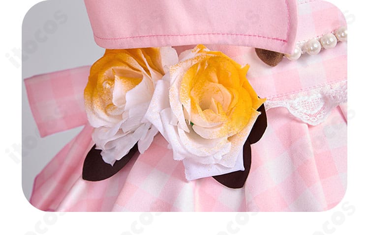 花里みのり 4周年衣装の腰フラワー飾りディテール。立体的な装飾と配列バランスを示す画像。