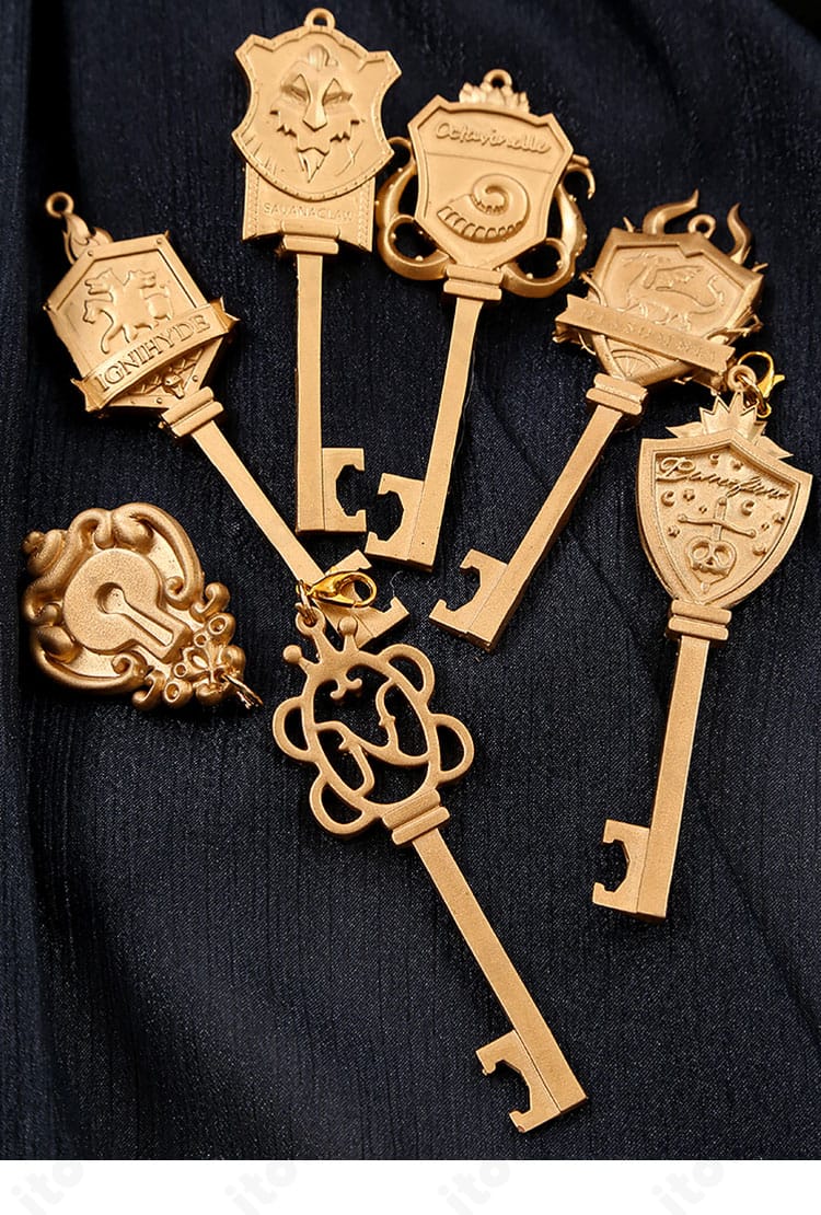 ツイステ 5周年記念衣装の鍵アクセサリー。金具の質感と取り付け位置が分かるディテールカット。