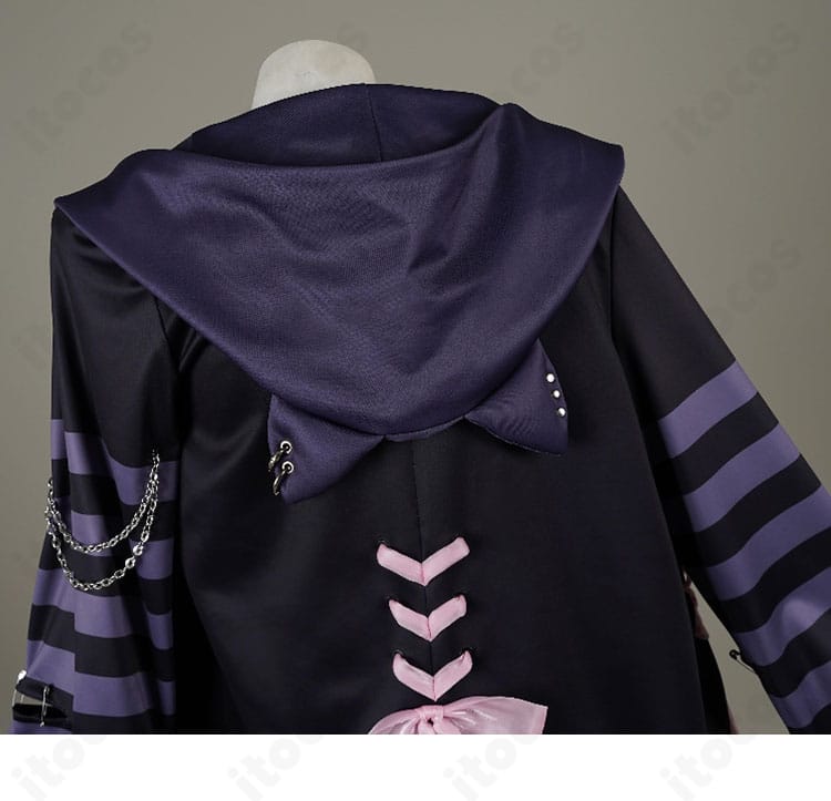 肩周りの装飾ディテール。エッジの効いた意匠で存在感を演出。