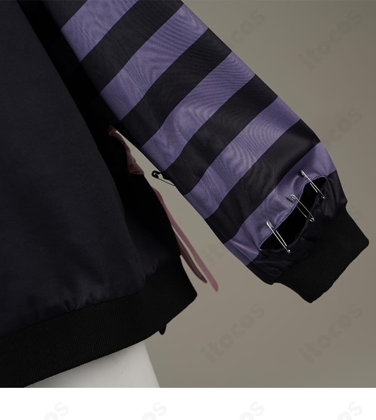 外套袖口の装飾。カフ部分のこだわりが分かる近接写真。