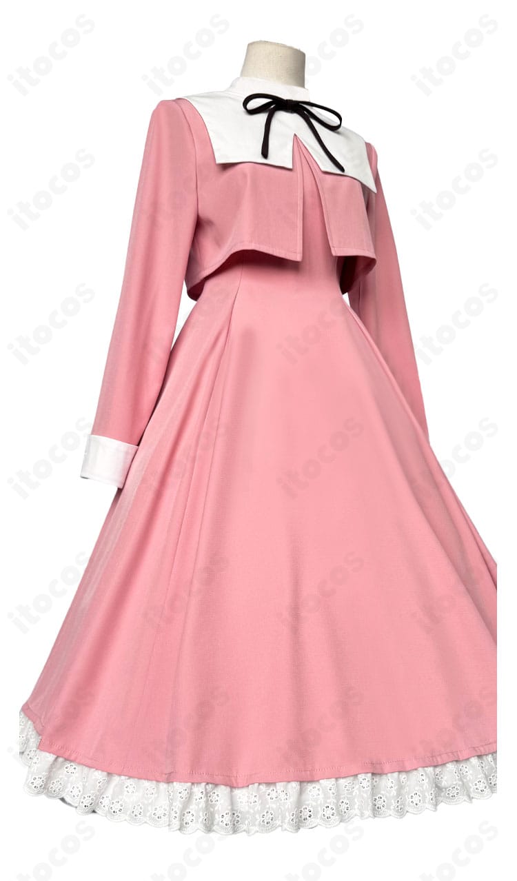 右側面：大道寺知世 ピンクワンピースの右サイドビュー。ウエストから裾にかけての流れとフィット感を示す画像。