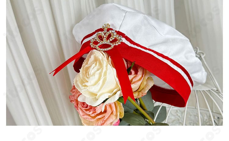 帽子の装飾ディテール。ジャナスの雰囲気に合うクラシカルな意匠と形状が伝わる。