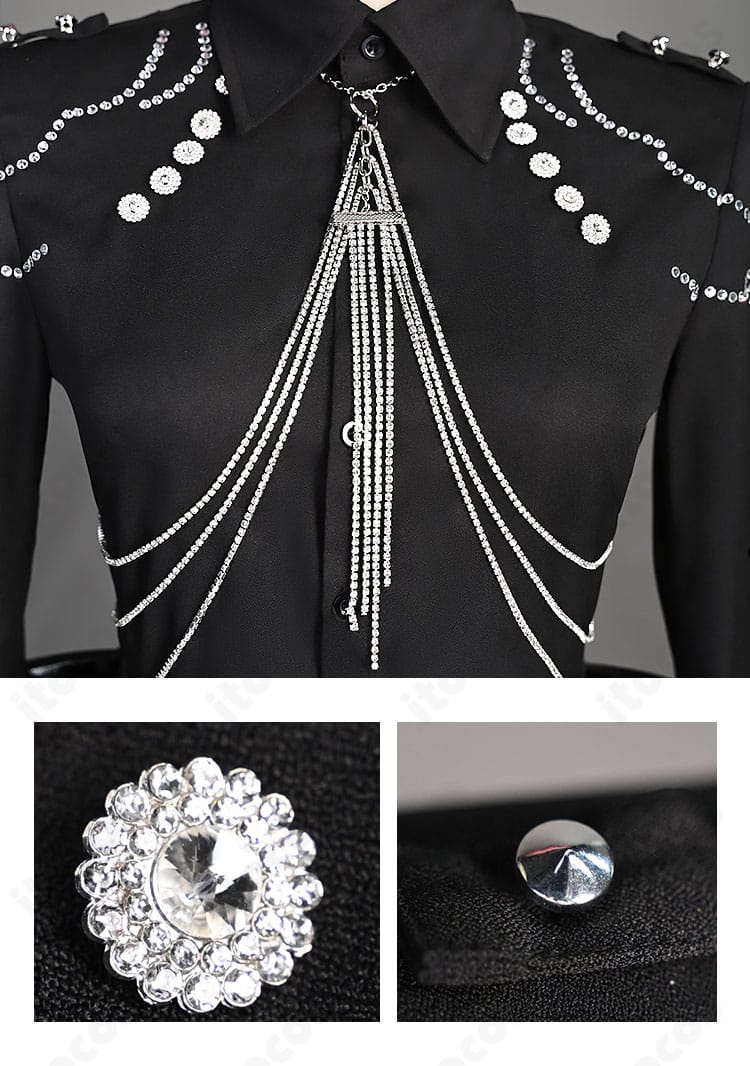 衣襟と肩の装飾ディテール。配色と装飾パーツの配置が分かる近接写真。