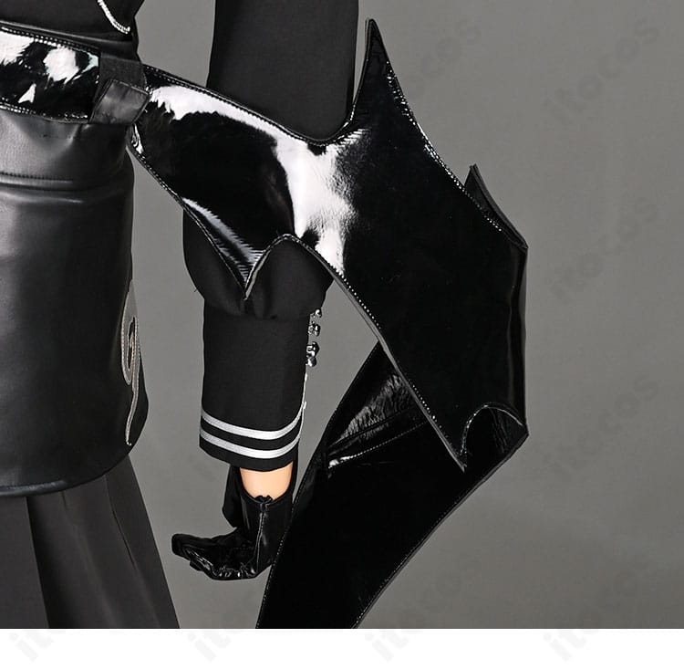 背中の飾り装飾ディテール。翼やバックアクセントの造形を捉えた近接画像。