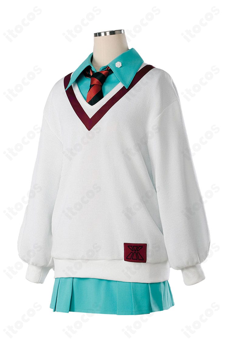 アマテ・ユズリハ（マチュ）制服コスの側面。ウエストのラインとスカートの広がり、フィット感を確認できる画像。