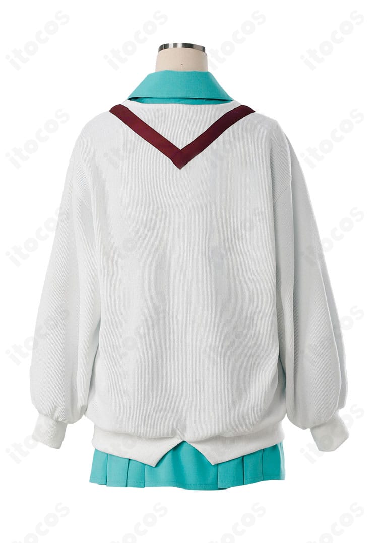 アマテ・ユズリハ（マチュ）制服コスの背面。背中の切り替えや裾ライン、シルエットの落ち感が見やすい写真。