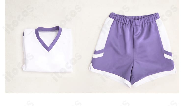 セット内容の展示画像。オグリキャップのジャージトップスとショートパンツ2点セットで、すぐに着用可能な構成。