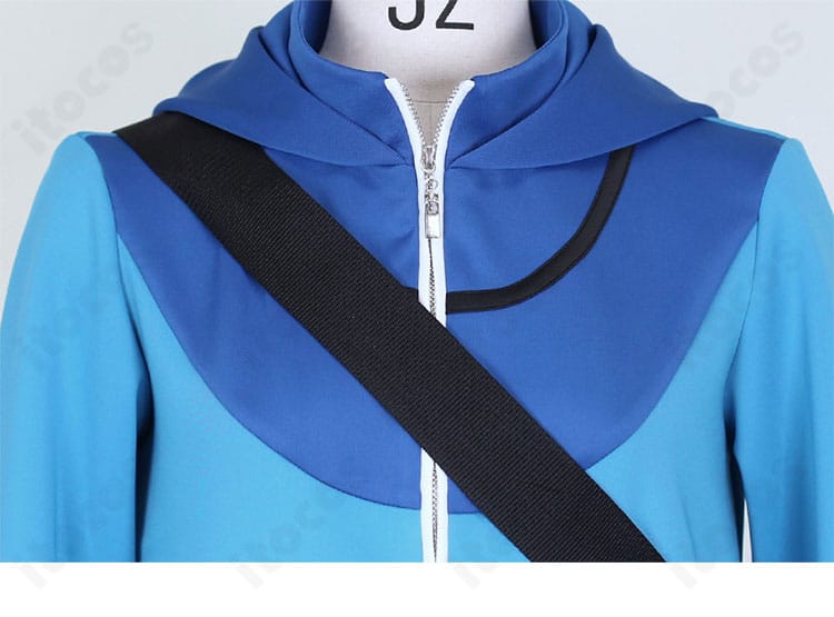 襟元ディテール。トウヤ衣装の襟まわりの縁取りや意匠を拡大したアップ。