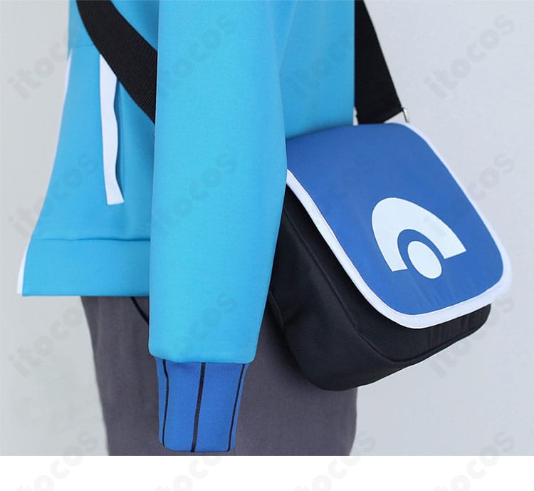 メッセンジャーバッグ側面の装飾ディテール。サイドパネルのデザインと縫製を強調。