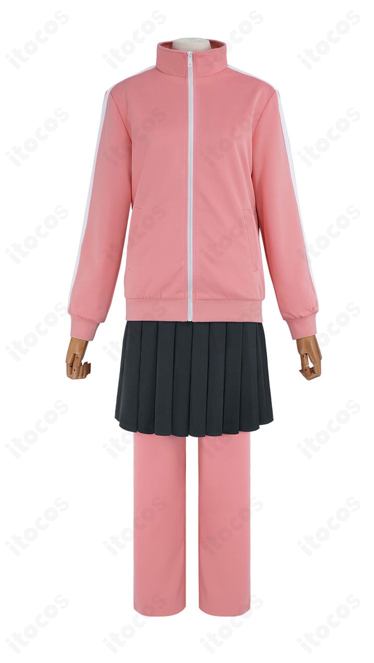 ライブTシャツとジャージの装飾ディテール。首元と胸元のプリント、縫製ラインの質感が分かる接写。