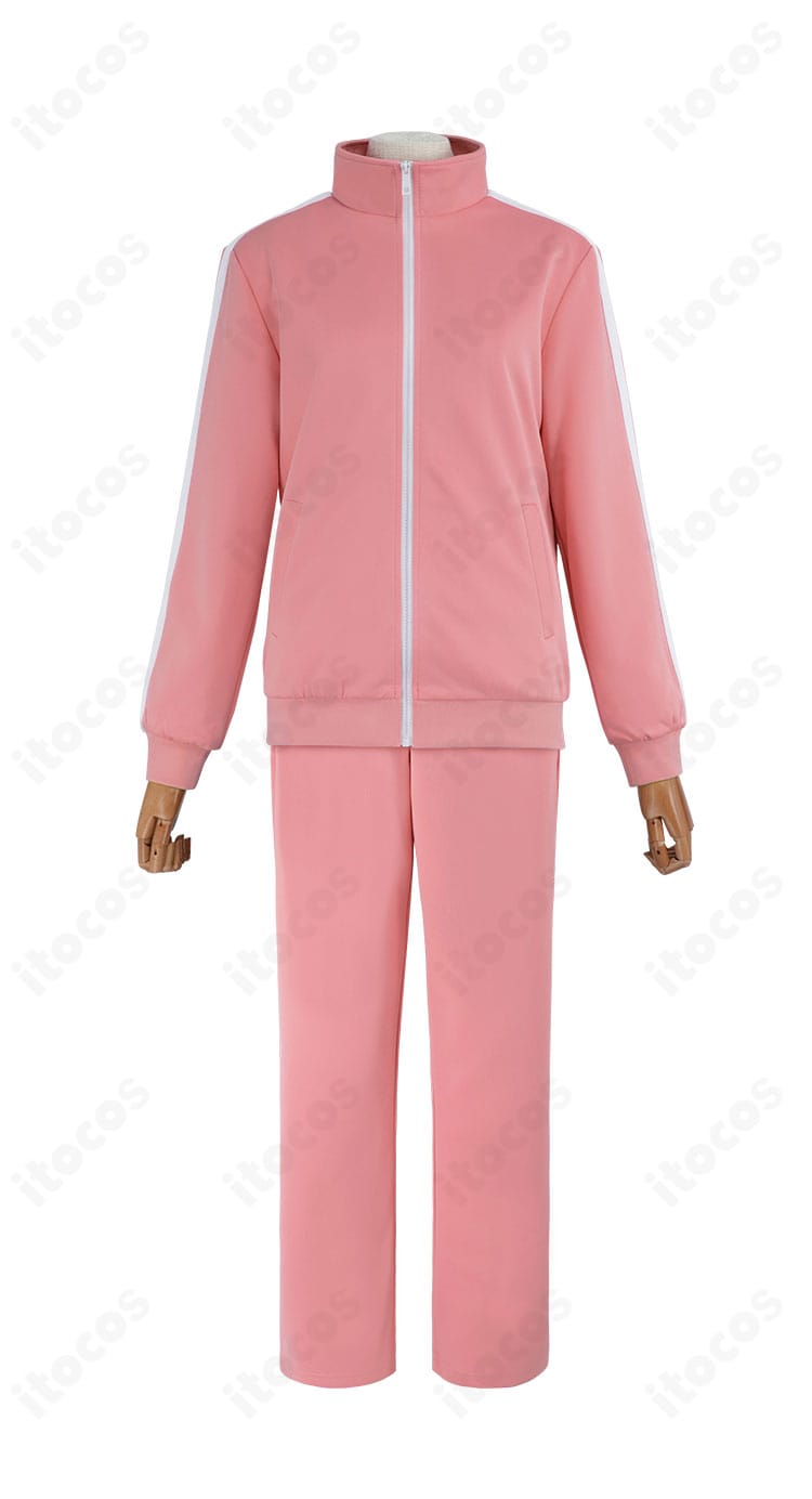 ジャージコートとズボンの装飾ディテール。サイドラインと裾の仕立てを捉えたディテール画像。