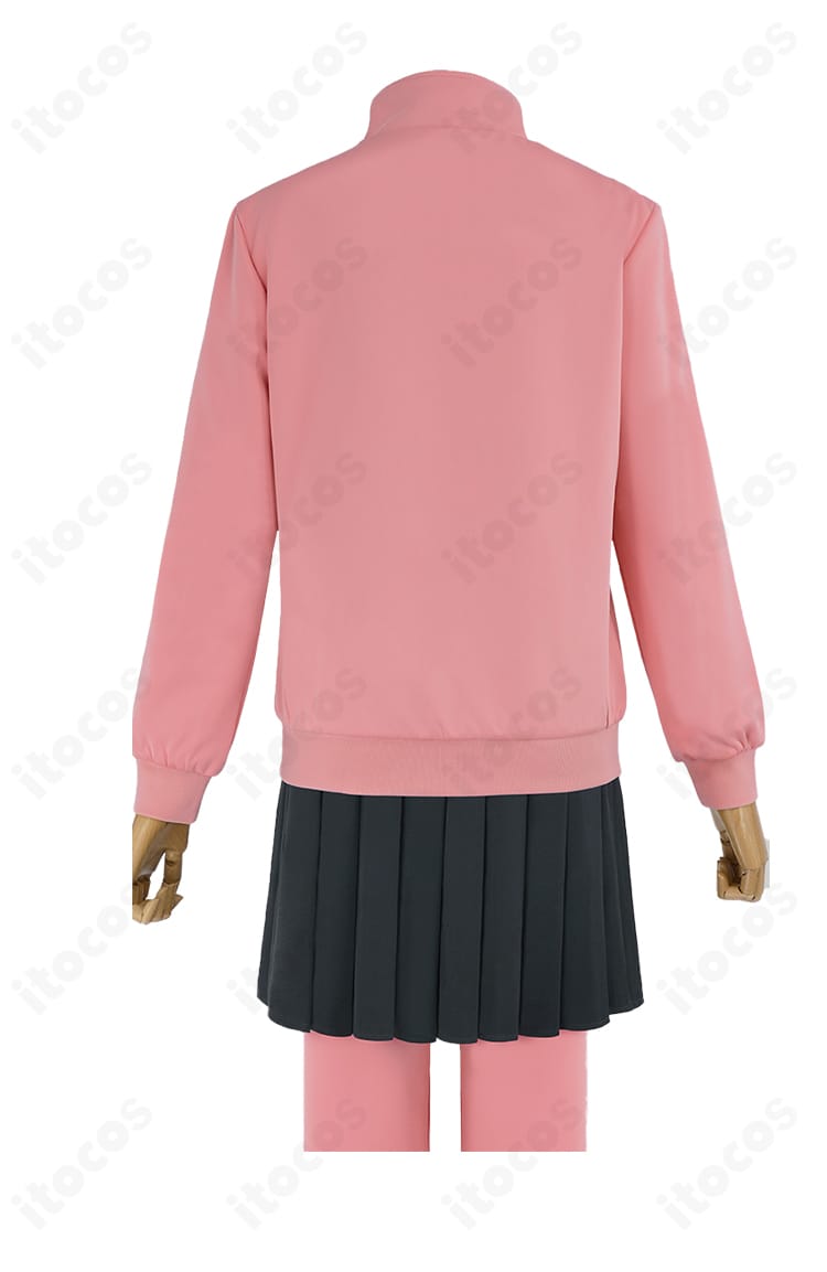 背面から見たジャージとライブTシャツの装飾。背面ラインの連続性とプリント配置を示す画像。