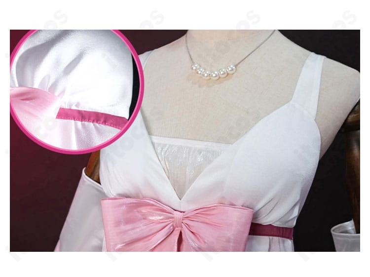 加藤恵 コスプレ衣装の襟元クローズアップ。刺繍と装飾の精緻な仕上がりを示す画像