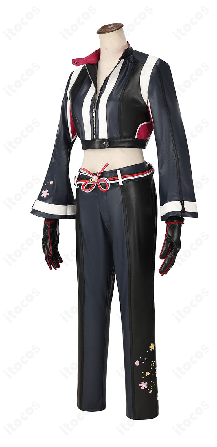 不知火 舞 コスプレ衣装の側面。フィット感と腰飾りのライン、腕周りの可動性が確認できる角度。