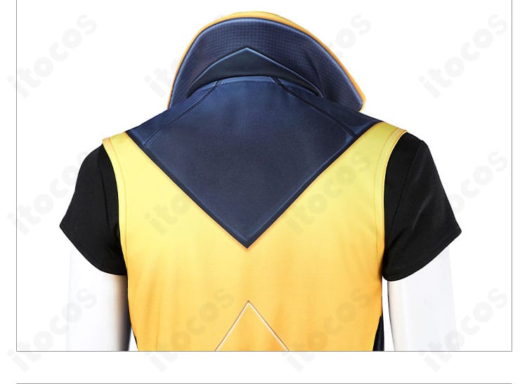 背面装飾の詳細。背中の切り替えラインと装飾配置をクリアに表示。