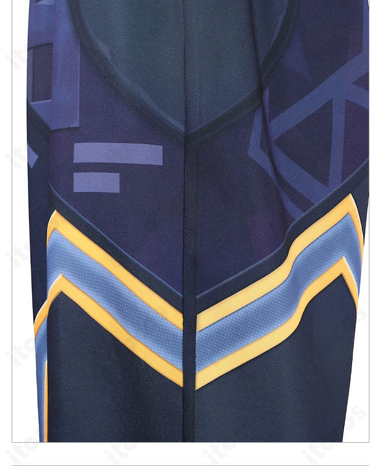 パンツ脚部の装飾ディテール。裾の意匠とライン配色を拡大表示。