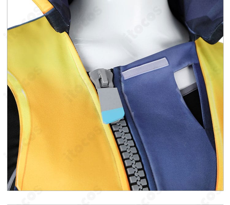 襟口装飾の拡大。独特の襟デザインと縫製ラインを強調したディテール。