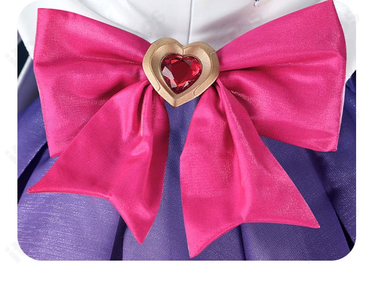 胸元の蝶結び装飾アップ。中心パーツとリボンの立体感、左右のバランスが分かる画像