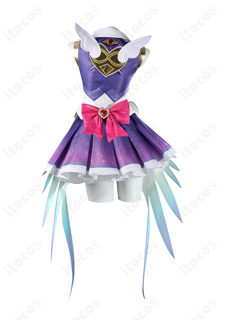 背面全体像。大型背面リボンとハート意匠のバックデザイン、翼装飾の配置が分かる画像