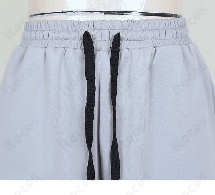 パンツの全体シルエット。コートと相性の良いストレートラインを確認。