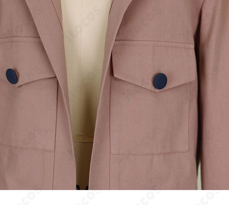 前立てディテール。タウニーのコートの門襟・前立て部分の設計とステッチワークを強調した画像。