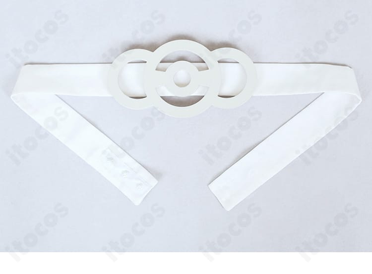 腰部・ベルト周りのディテール。コートのウエストラインと付属ベルトのデザインが際立つ画像。