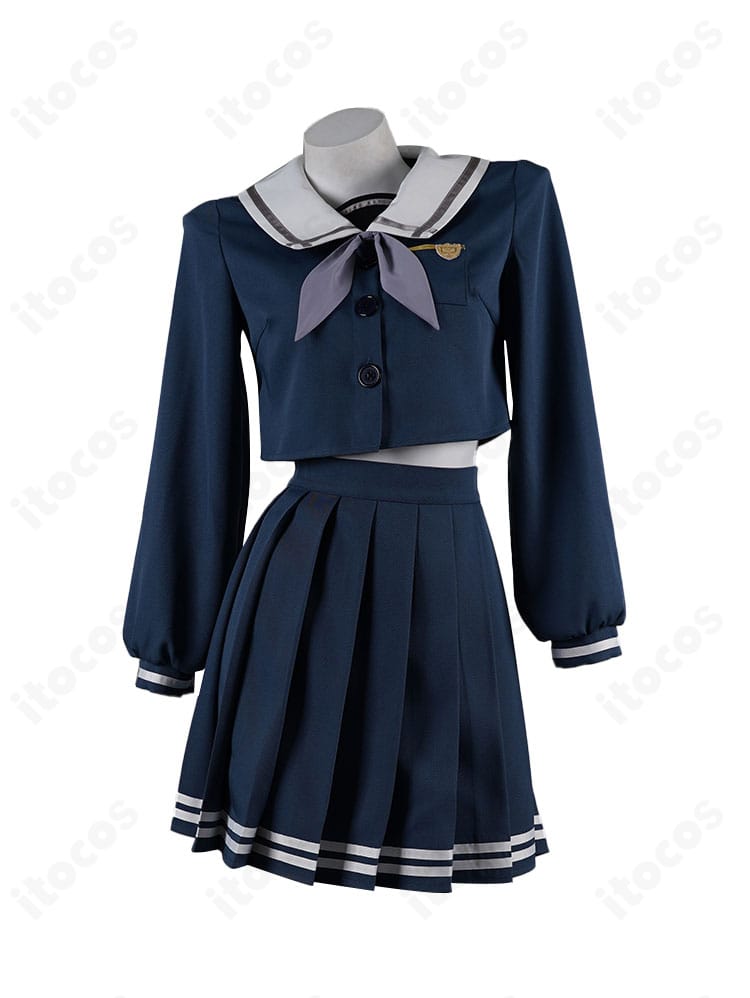 若葉睦 月ノ森女子学園 制服コス（ダークブルー）の正面全身。端正な襟元とスカーフ、整ったプリーツが見える。