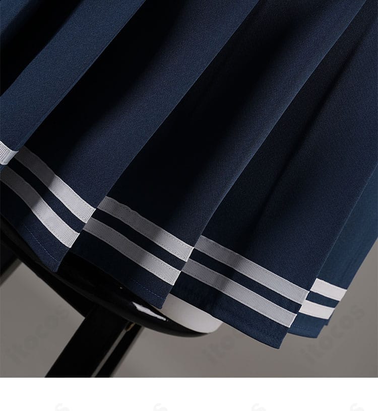 若葉睦 制服コスのスカート裾ディテール。裾の縫い代処理とラインの美しさを見せる拡大。