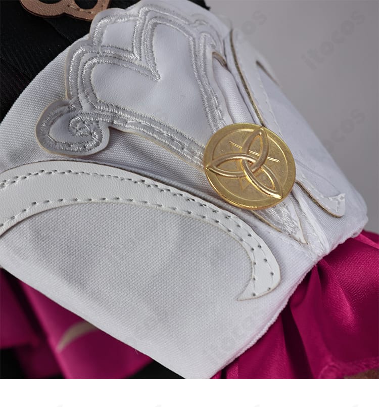 原神 エスコフィエ コスプレ衣装の腕周り装飾の接写。フィット感と装飾の質感が伝わるカット。