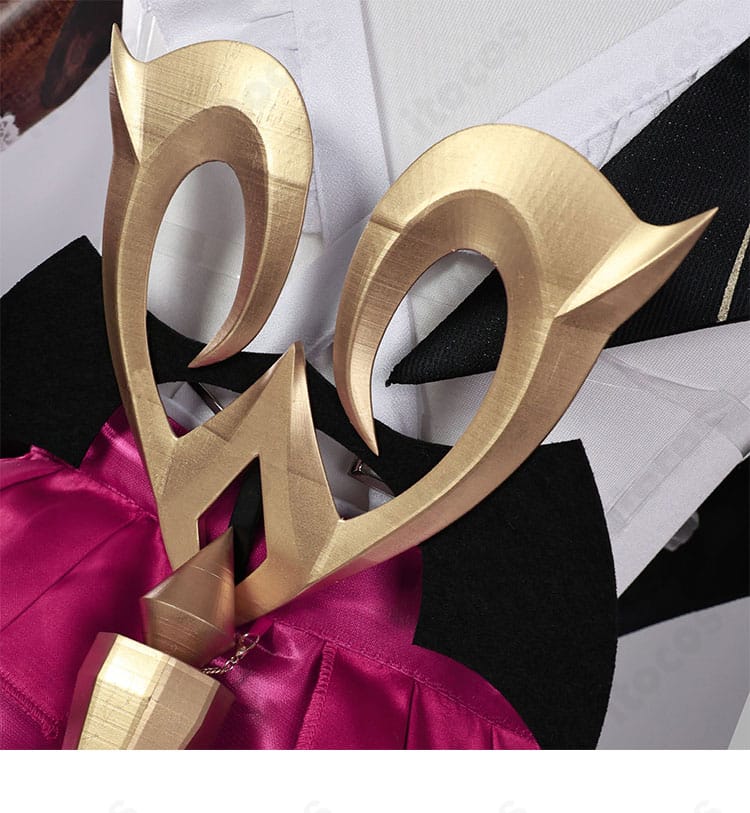 原神 エスコフィエ コスプレ衣装の背面。背中の装飾とライン取りが美しい後ろ姿。