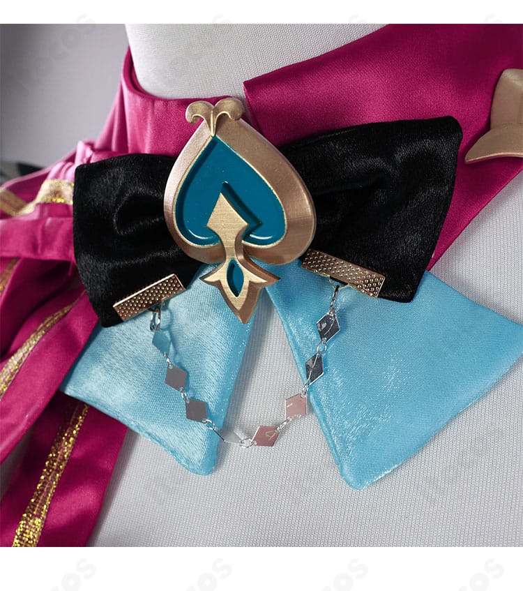 原神 エスコフィエ コスプレ衣装のネクタイ周りの接写。結び目と装飾が精緻に表現されたディテール。