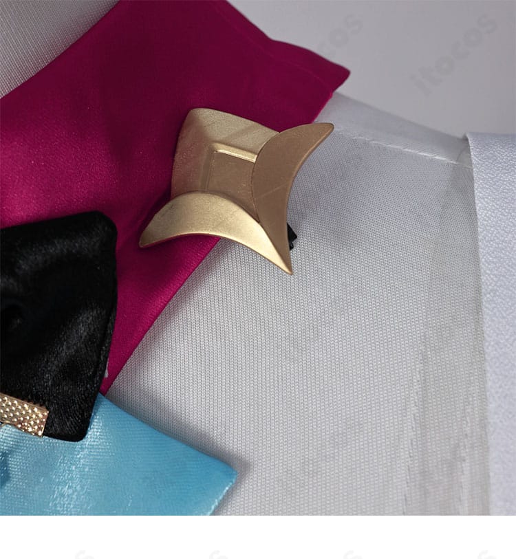 原神 エスコフィエ コスプレ衣装の襟元装飾。縁取りや意匠の仕上がりが分かるアップ。