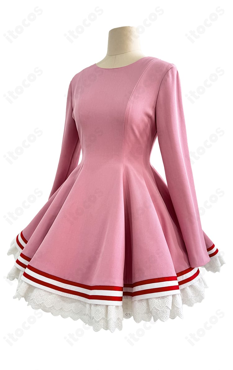 スカート装飾のクローズアップ。裾の意匠とステッチ、素材の質感が分かるディテール画像。