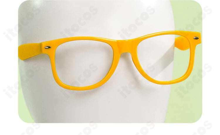 メイのコスプレに合わせた眼鏡のディテール。フレーム形状と質感を強調