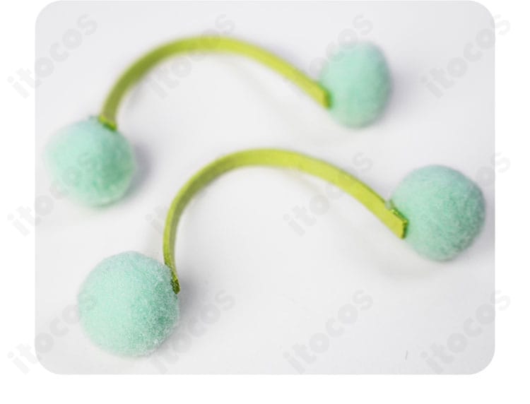 頭飾り全体のディテール。装着バランスと装飾の配置がわかる