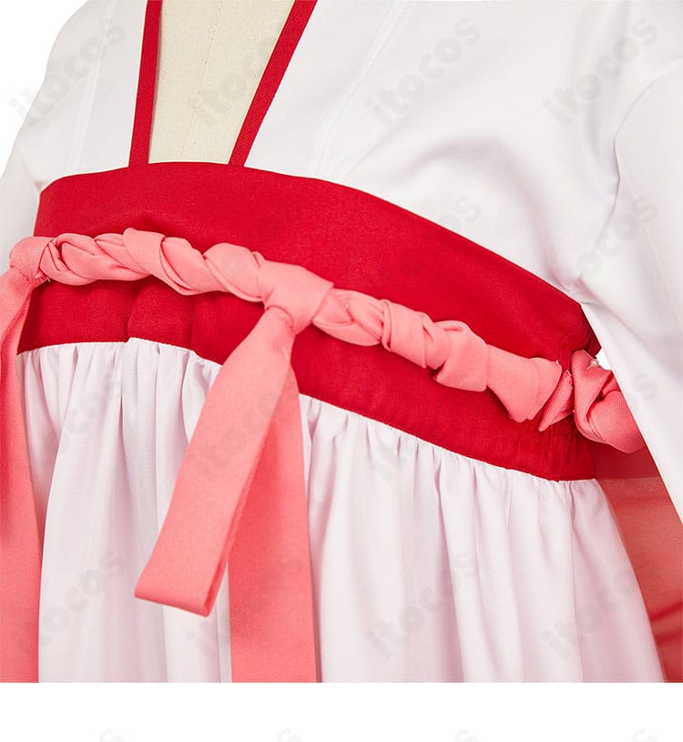 胸元ディテール。猫猫（マオマオ）衣装の胸前装飾と刺繍の質感、布地の目の細かさが分かる拡大画像。