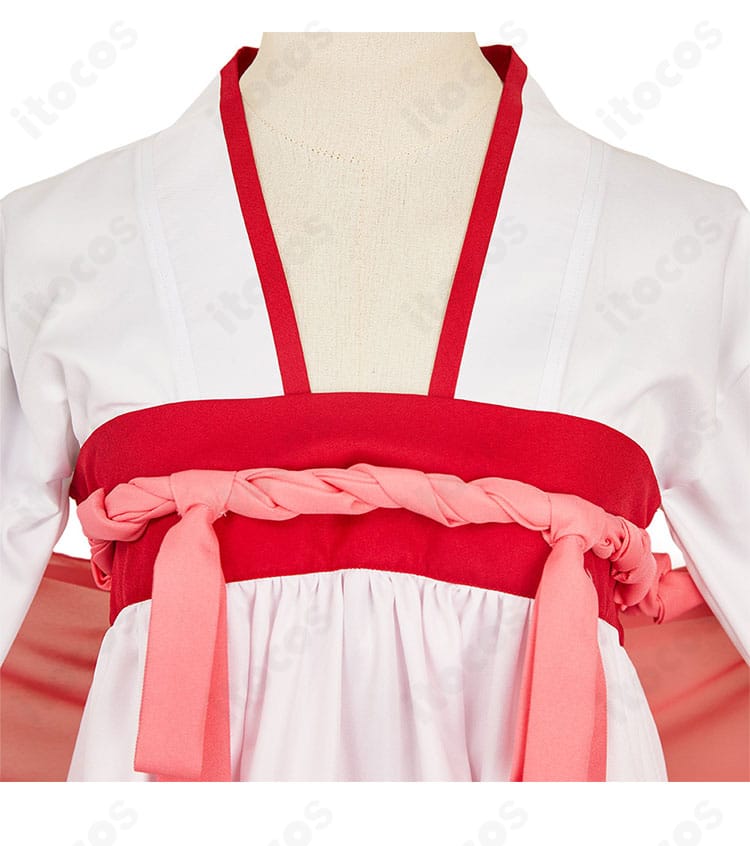 襟元ディテール。猫猫（マオマオ）街歩きスタイルの襟のステッチと折り返し、配色ラインを強調した接写。