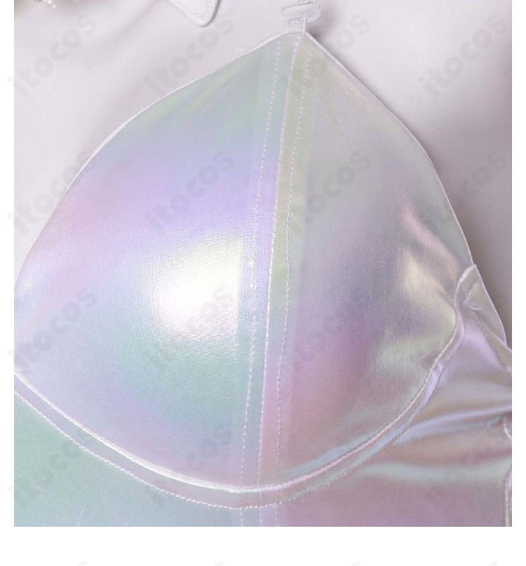 襟元の刺繍風装飾ディテール。上品なつけ襟の質感と縫製の仕上がりが伝わる画像