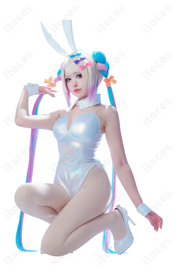 バニーVer.衣装の装飾ディテール。ネックレス調飾りと手首飾りの質感・配置が確認できるアップ