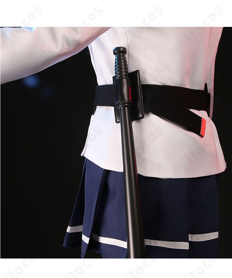 本城遊理 コスプレの腰飾りと警棒風パーツのクローズアップ。質感と造形ディテールが分かる画像。